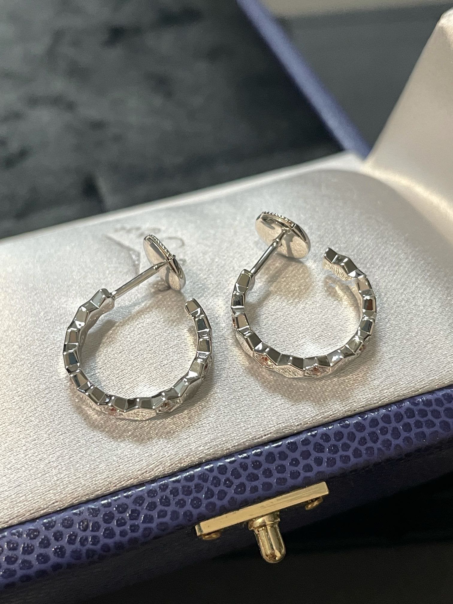 GlowBEE LOVE Earrings Silver